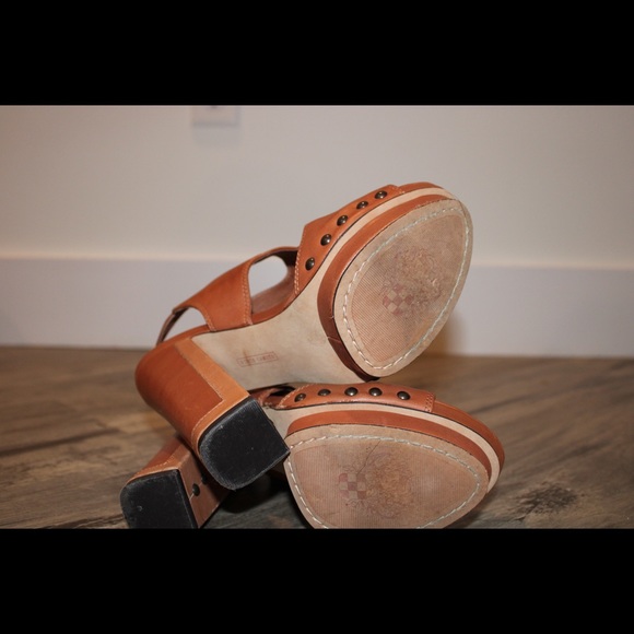 Vince Camuto leather heels - Picture 3 of 3